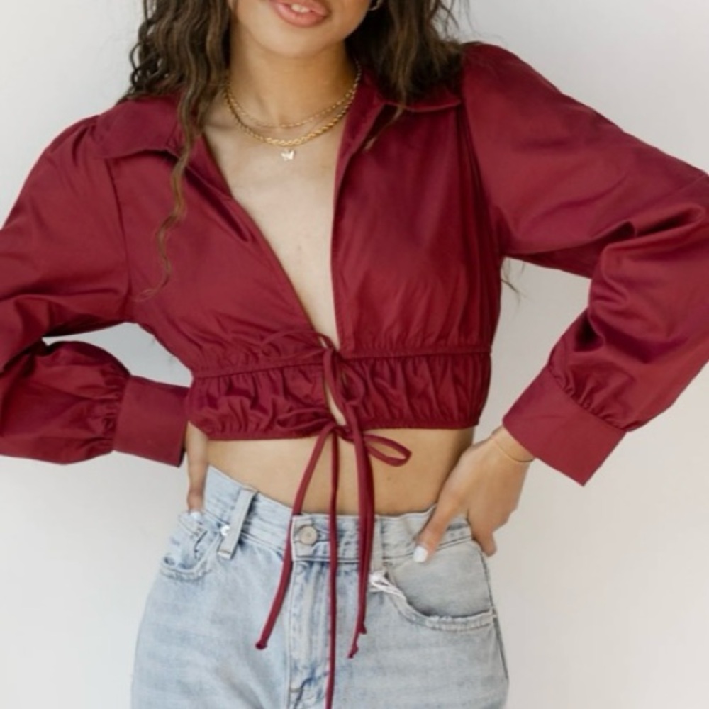 Le Lis Women’s Large Crop Peasant Top Dark Red Puff Long Sleeve Tie Front